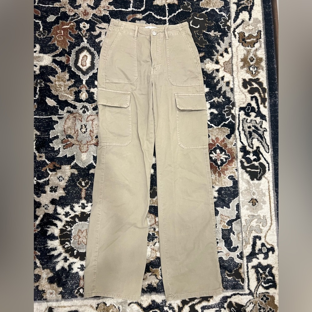 Zara Women's Beige Cargo Straight Leg Pants